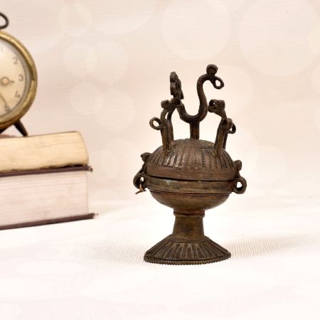 Vintage Finish Brass Sindoor Box with Lid for Decoration