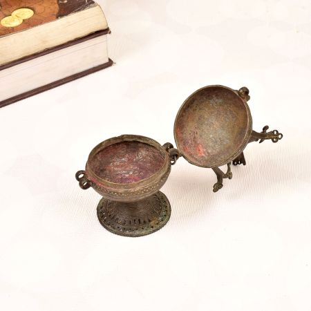 High-Quality Brass Sindoor Box with Lid in Vintage Finish