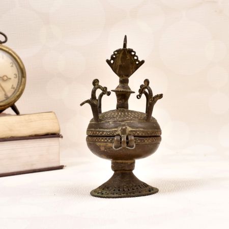 High-Quality Brass Sindoor Box with Lid in Vintage Finish