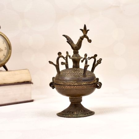 High-Quality Brass Sindoor Box with Lid in Vintage Finish