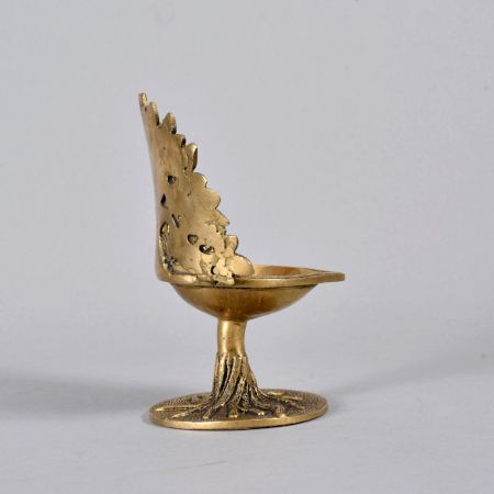 Vintage High-Quality Brass Oil Lamp in Fine Work for Decor