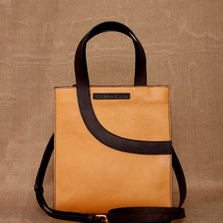Compact Tan Leather Handbag with Zipper Closure