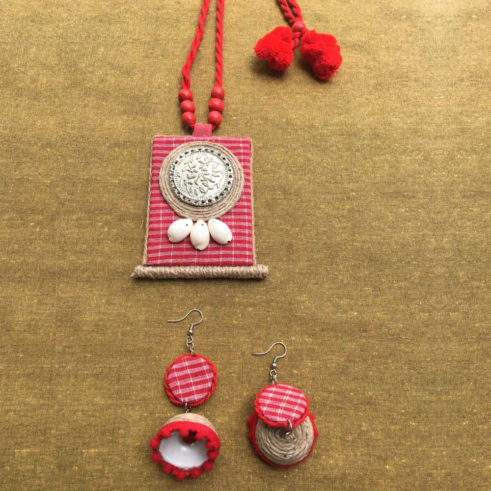 Pink Contrast Neckpiece With Earrings Set